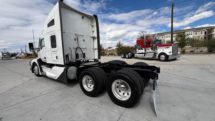 2023 Kenworth T680 76" Raised Roof Sleeper, exterior photo 5