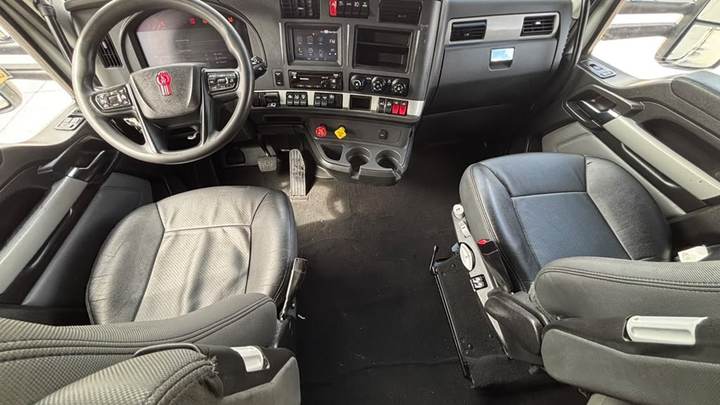 2023 Kenworth T680 76" Raised Roof Sleeper, interior photo 7