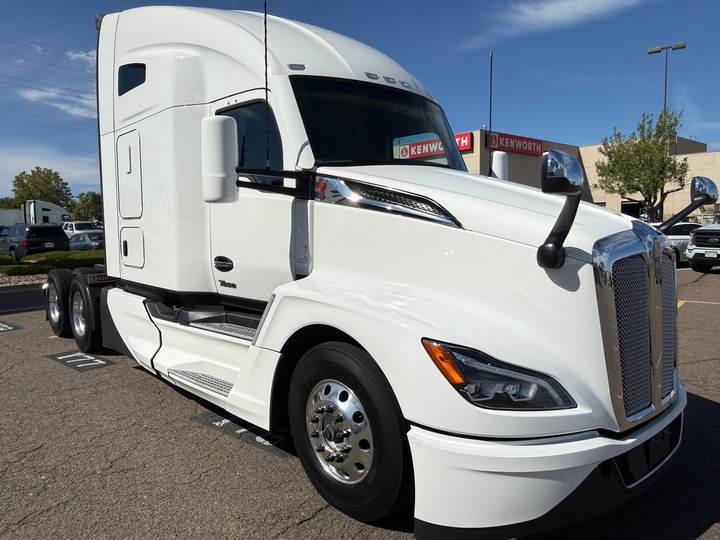 2023 Kenworth T680 76" Raised Roof Sleeper, exterior photo 1