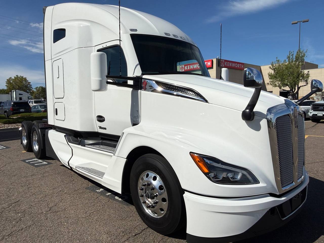 2023 Kenworth T680 76" Raised Roof Sleeper, exterior photo 1