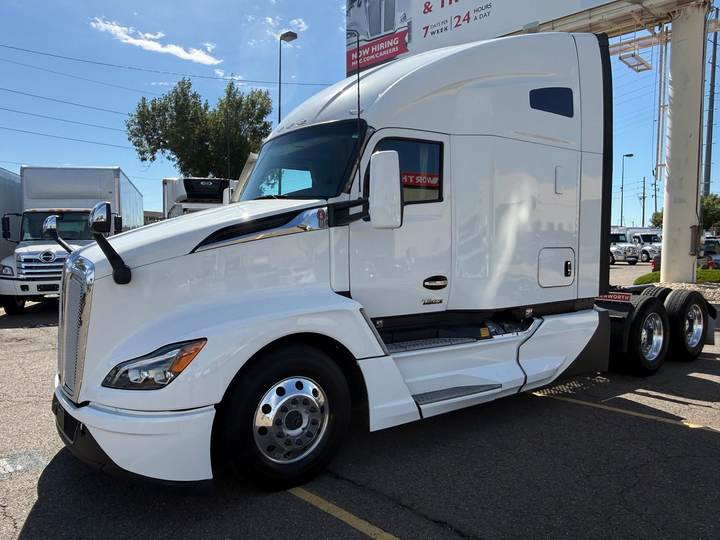 2023 Kenworth T680 76" Raised Roof Sleeper, exterior photo 3