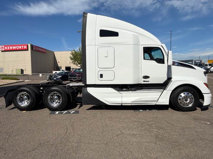 2023 Kenworth T680 76" Raised Roof Sleeper, exterior photo 4
