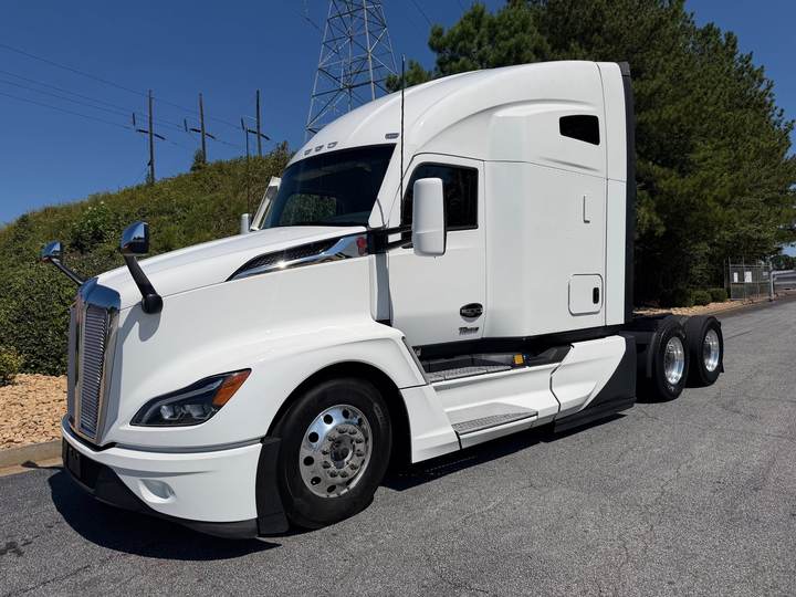 2023 Kenworth T680 76" Raised Roof Sleeper, exterior photo 2