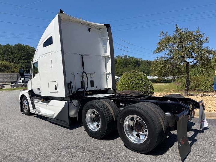 2023 Kenworth T680 76" Raised Roof Sleeper, exterior photo 5