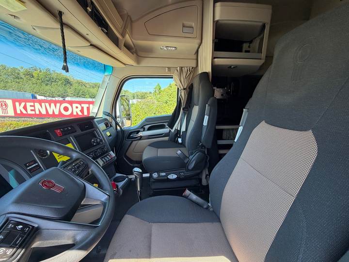 2023 Kenworth T680 76" Raised Roof Sleeper, interior photo 7