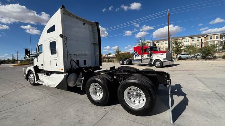 2023 Kenworth T680 76" Raised Roof Sleeper, exterior photo 5