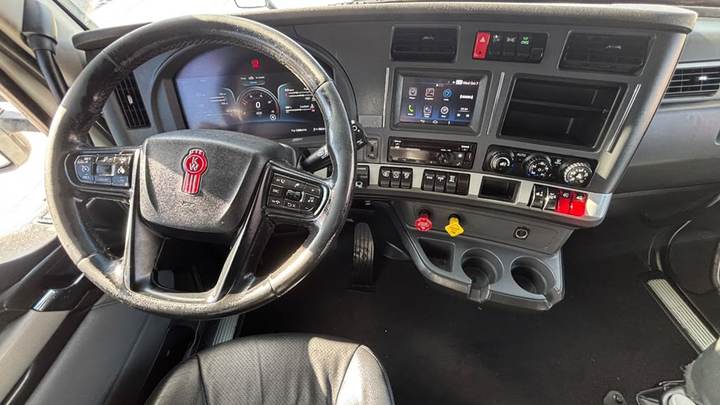 2023 Kenworth T680 76" Raised Roof Sleeper, interior photo 7