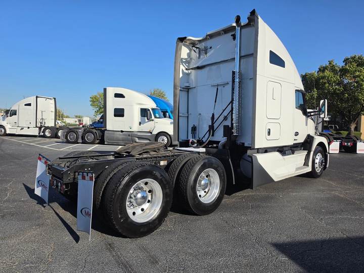 2023 Kenworth T680 76" Raised Roof Sleeper, exterior photo 5