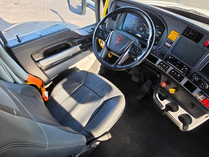 2023 Kenworth T680 76" Raised Roof Sleeper, interior photo 6