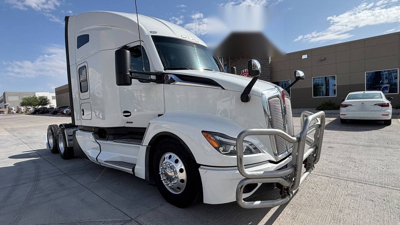 2023 Kenworth T680 76" Raised Roof Sleeper, exterior photo 1