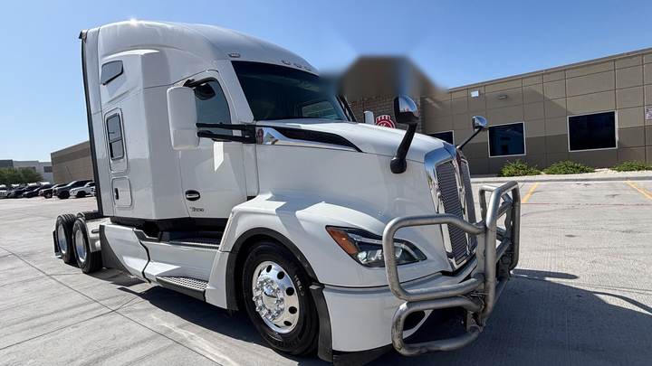 2023 Kenworth T680 76" Raised Roof Sleeper, exterior photo 1