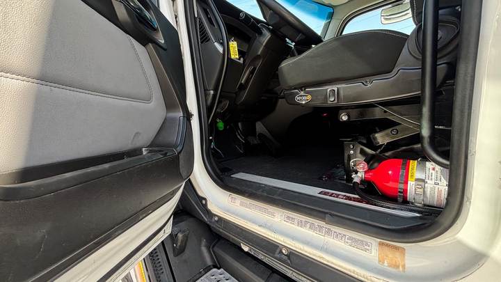 2023 Kenworth T680 76" Raised Roof Sleeper, interior photo 4