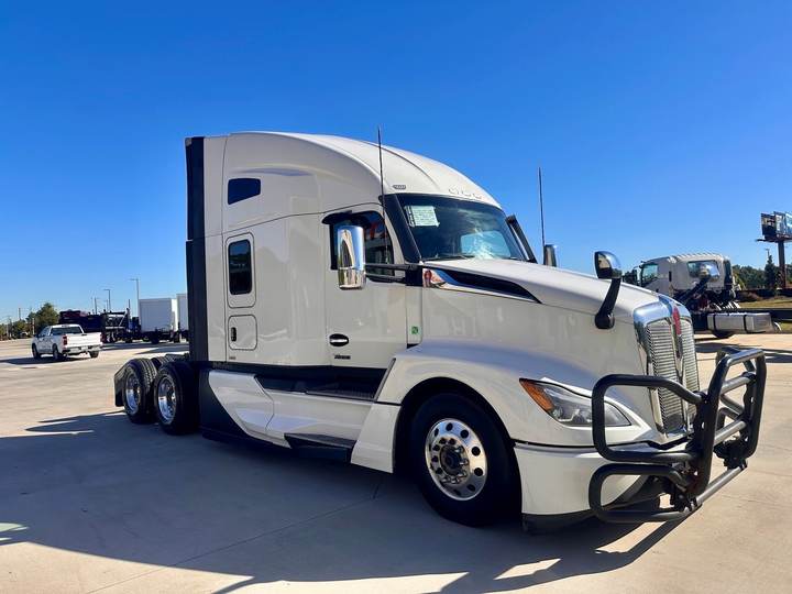 2023 Kenworth T680 76" Raised Roof Sleeper, exterior photo 1