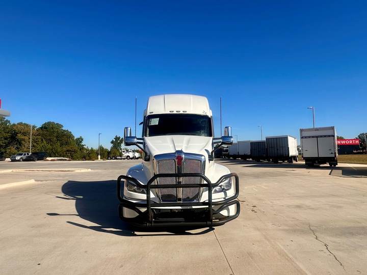 2023 Kenworth T680 76" Raised Roof Sleeper, exterior photo 6