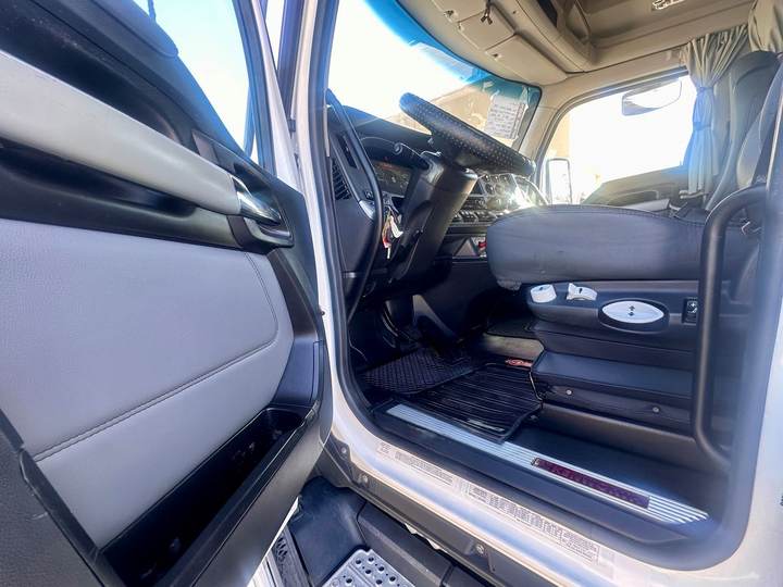 2023 Kenworth T680 76" Raised Roof Sleeper, interior photo 7
