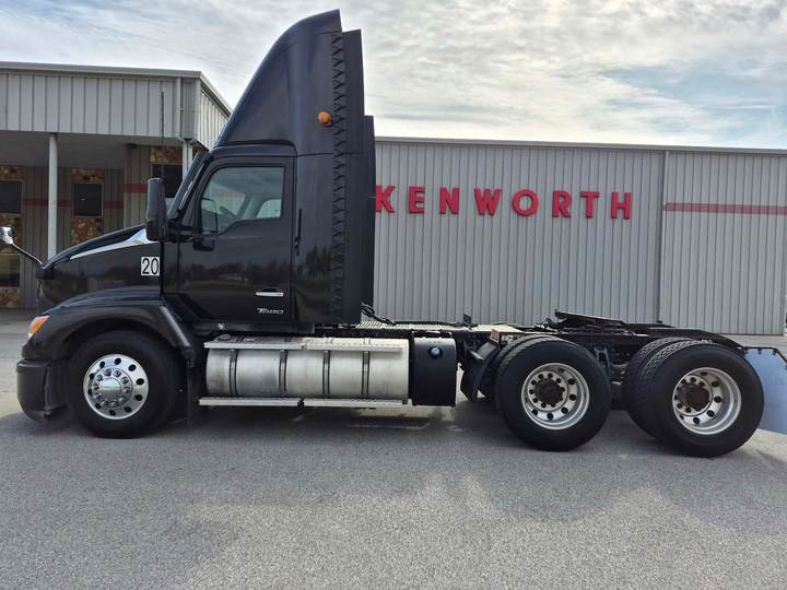 2023 Kenworth T680 Day Cab, exterior photo 2