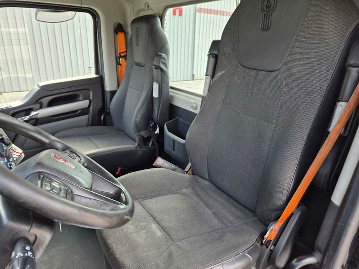2023 Kenworth T680 Day Cab, interior photo 7