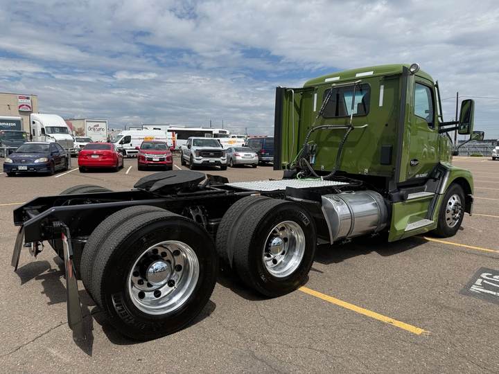 2023 Kenworth T680 Day Cab, exterior photo 5