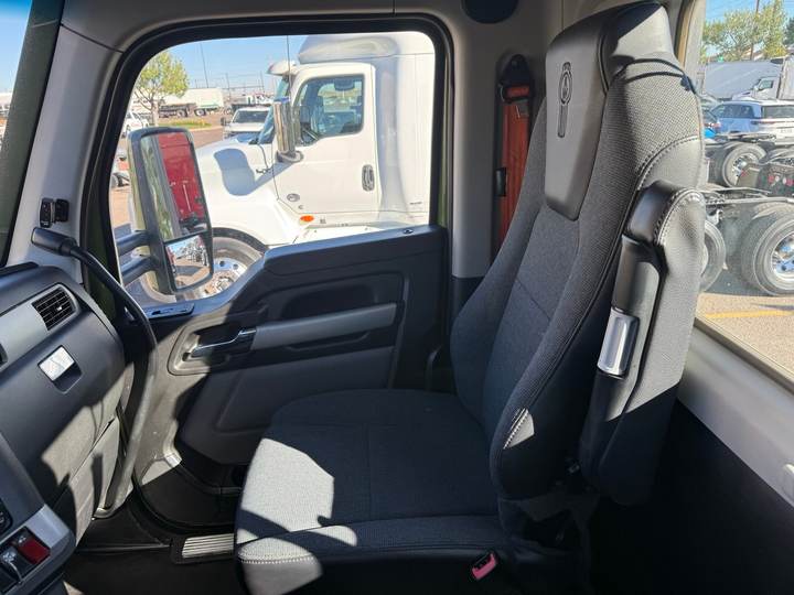 2023 Kenworth T680 Day Cab, interior photo 6