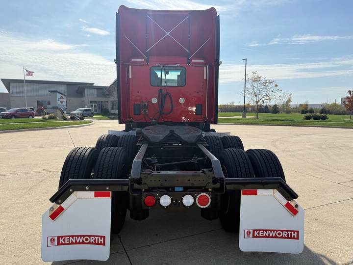 2023 Kenworth T680 Day Cab, exterior photo 3