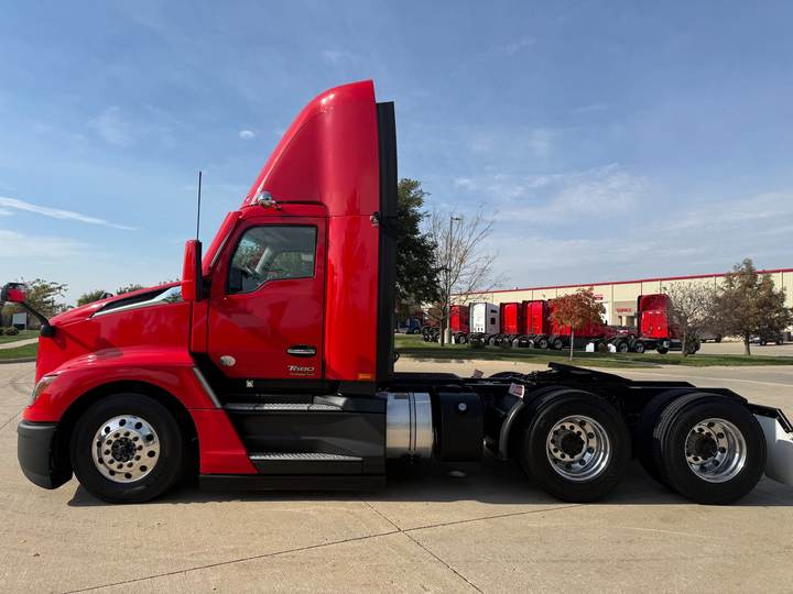 2023 Kenworth T680 Day Cab, exterior photo 5