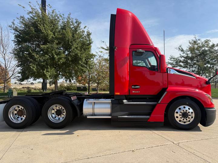 2023 Kenworth T680 Day Cab, exterior photo 6