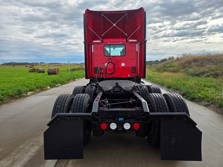 2023 Kenworth T680 Day Cab, exterior photo 3