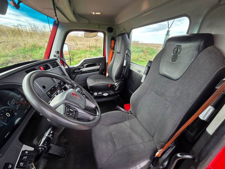 2023 Kenworth T680 Day Cab, interior photo 7