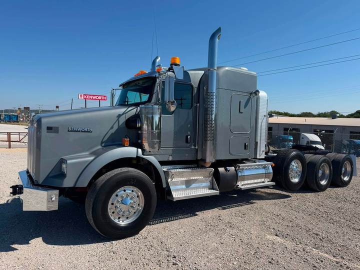 2023 Kenworth T800W 62" Flat Top Sleeper, exterior photo 1