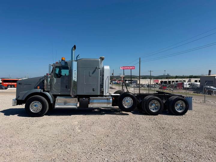 2023 Kenworth T800W 62" Flat Top Sleeper, exterior photo 2