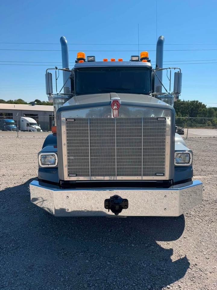 2023 Kenworth T800W 62" Flat Top Sleeper, exterior photo 4