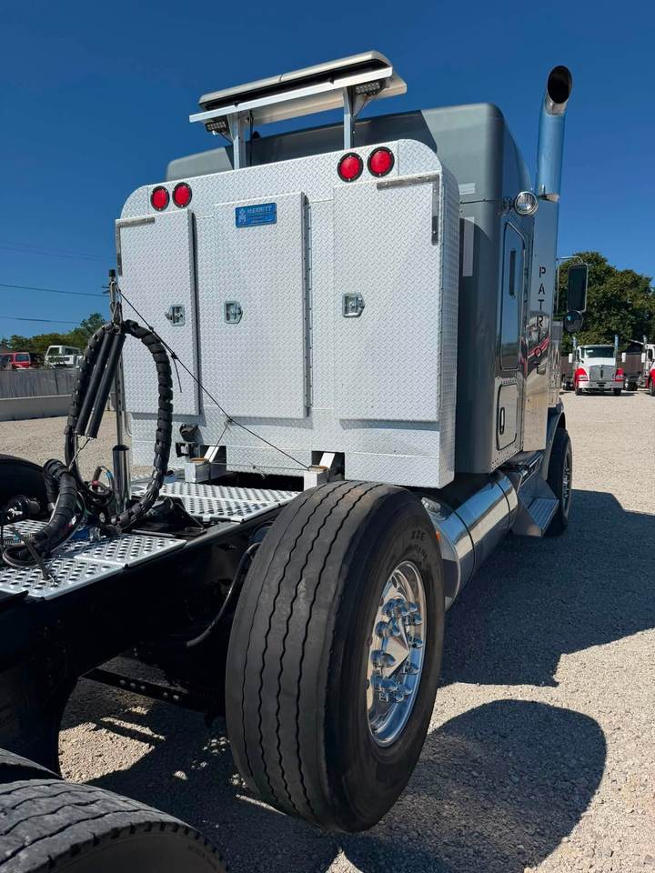 2023 Kenworth T800W 62" Flat Top Sleeper, exterior photo 7
