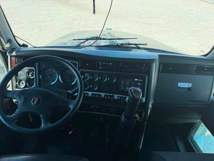 2023 Kenworth T800W 62" Flat Top Sleeper, interior photo 8