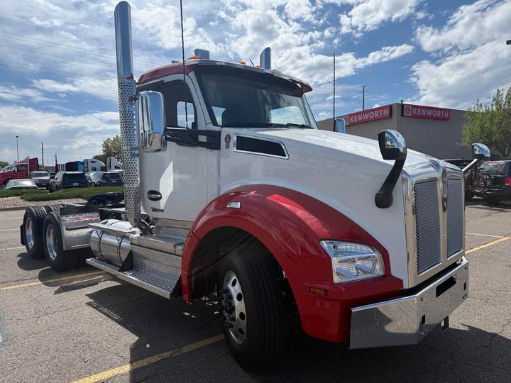 2023 Kenworth T880 Day Cab, exterior photo 1