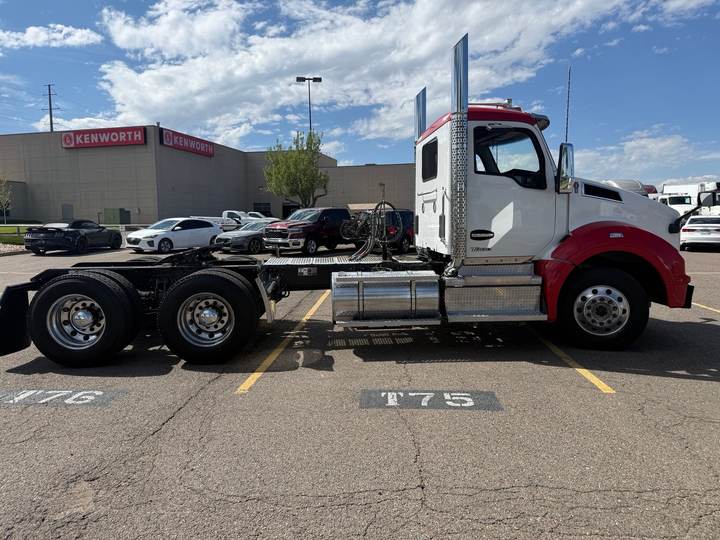 2023 Kenworth T880 Day Cab, exterior photo 3