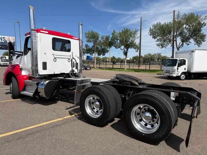 2023 Kenworth T880 Day Cab, exterior photo 6