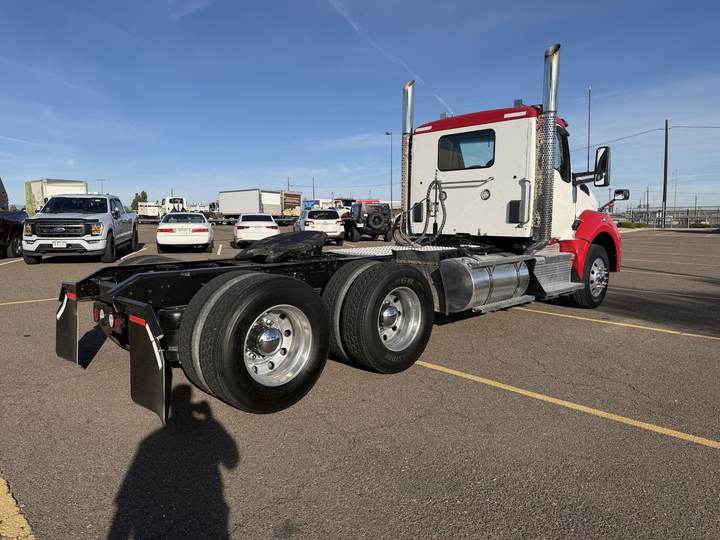 2023 Kenworth T880 Day Cab, exterior photo 3