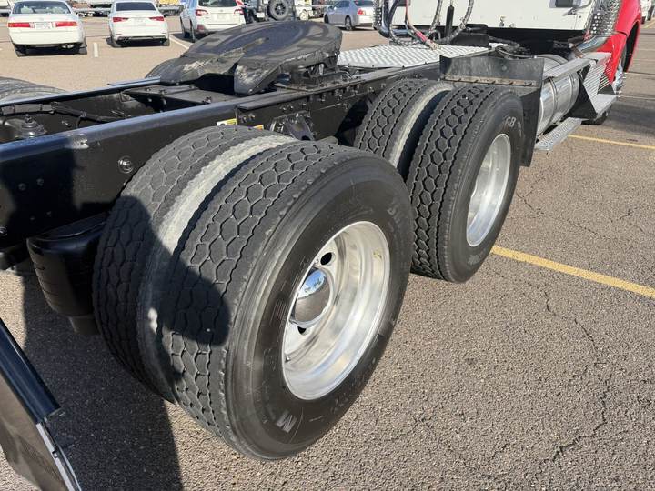 2023 Kenworth T880 Day Cab, exterior photo 4