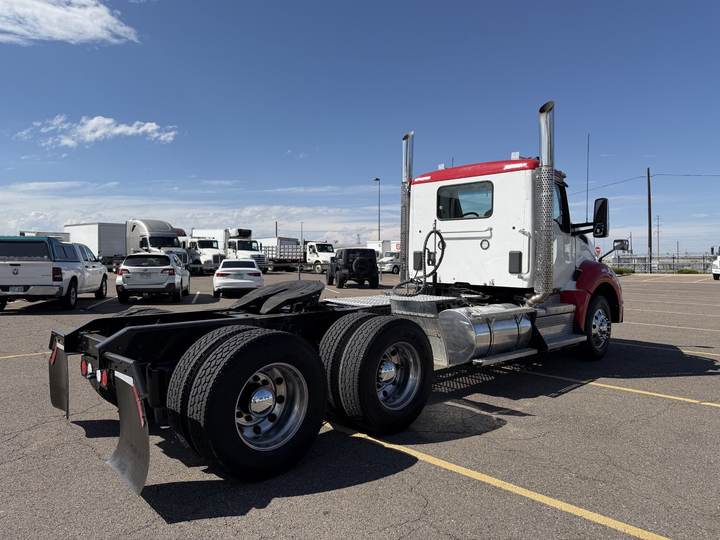 2023 Kenworth T880 Day Cab, exterior photo 3