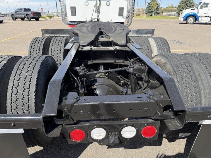 2023 Kenworth T880 Day Cab, exterior photo 4