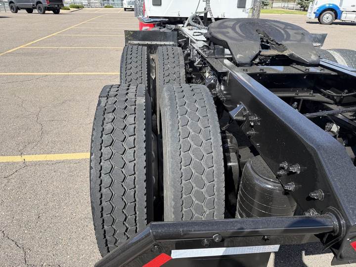 2023 Kenworth T880 Day Cab, exterior photo 5