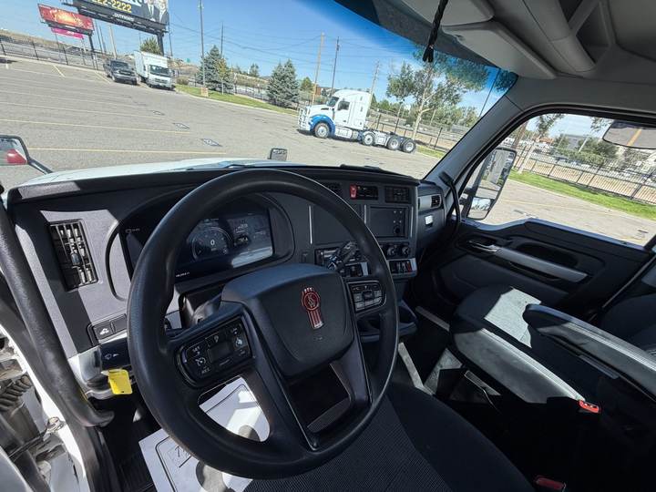 2023 Kenworth T880 Day Cab, interior photo 7