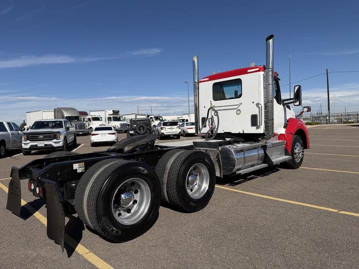 2023 Kenworth T880 Day Cab, exterior photo 2