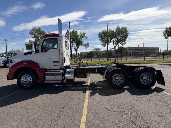 2023 Kenworth T880 Day Cab, exterior photo 6