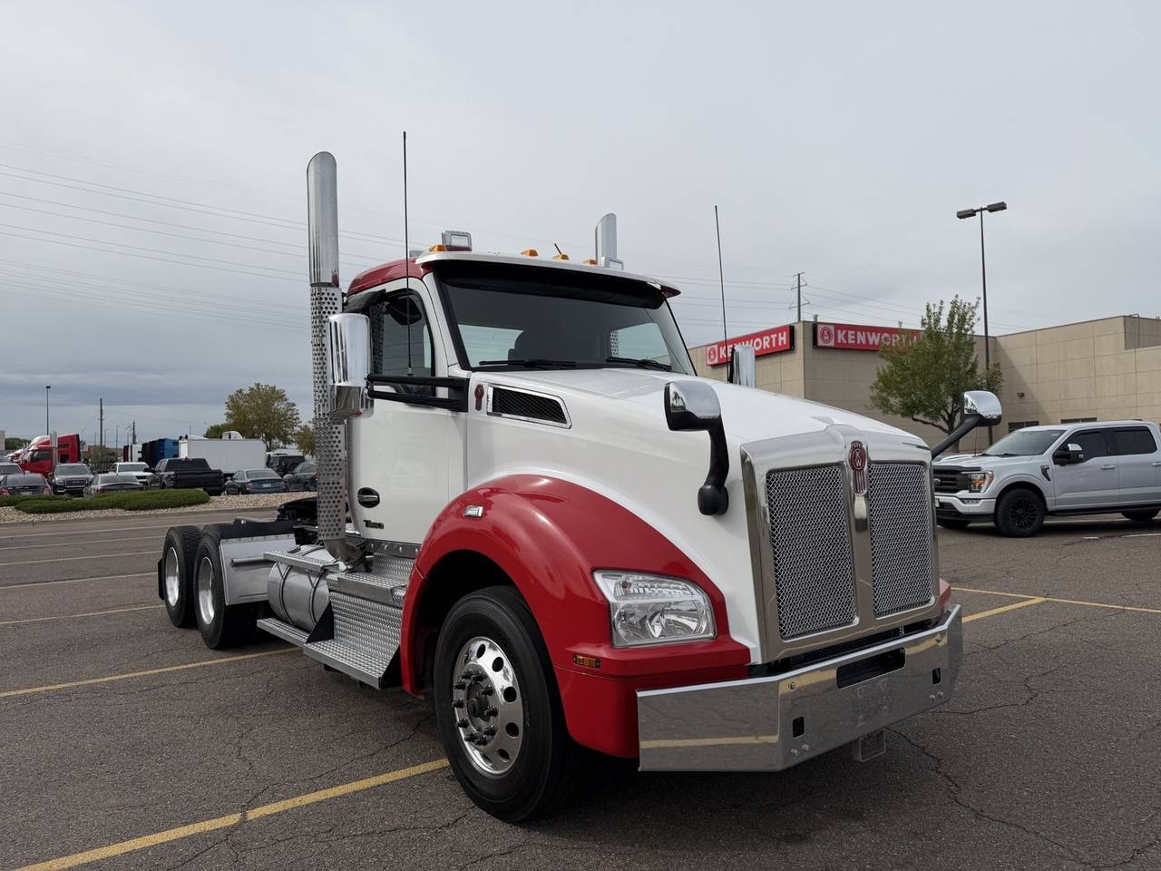 2023 Kenworth T880 Day Cab, exterior photo 1
