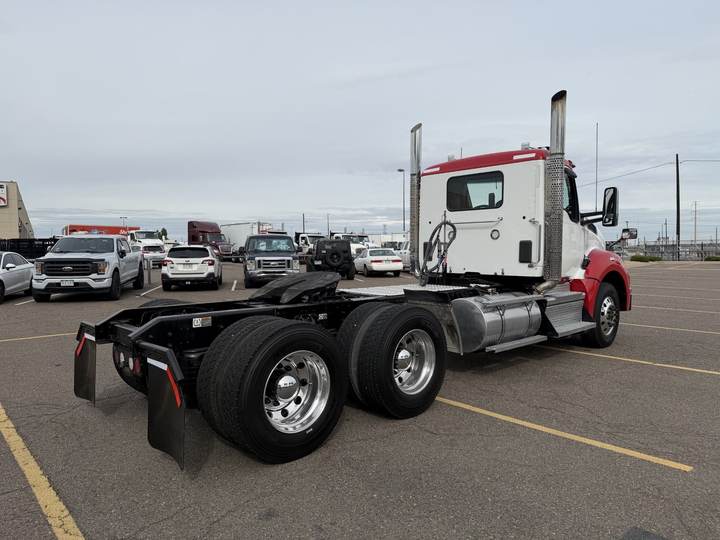 2023 Kenworth T880 Day Cab, exterior photo 3