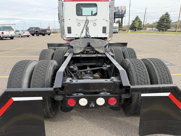 2023 Kenworth T880 Day Cab, exterior photo 4