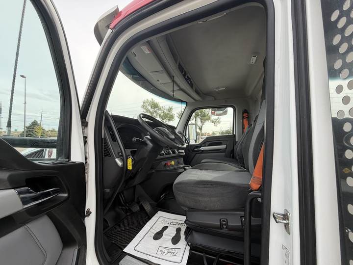 2023 Kenworth T880 Day Cab, interior photo 7
