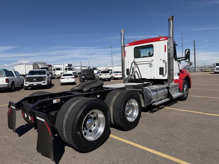 2023 Kenworth T880 Day Cab, exterior photo 3