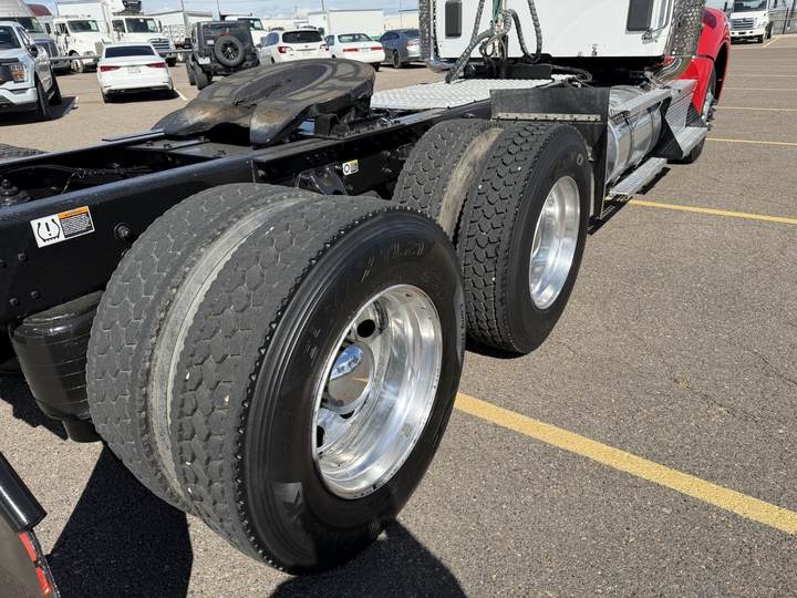 2023 Kenworth T880 Day Cab, exterior photo 4